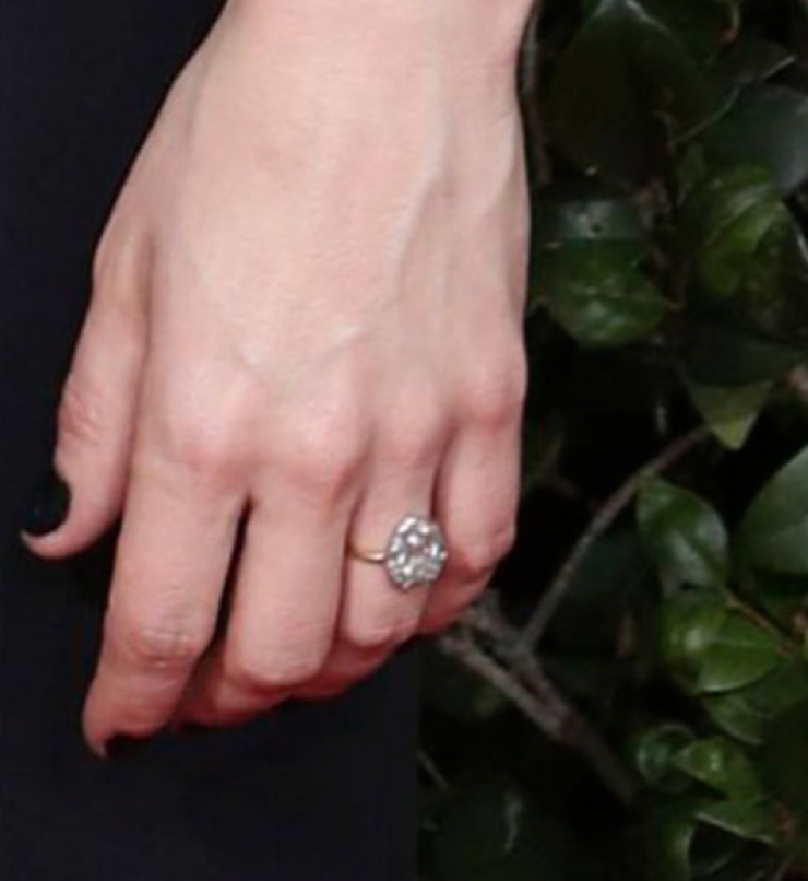 Πασίγνωστη ηθοποιός ανακοίνωσε τον αρραβώνα της!