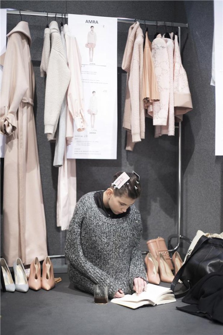 Δεν θα πιστεύετε ποια βιβλία διαβάζουν τα μοντέλα