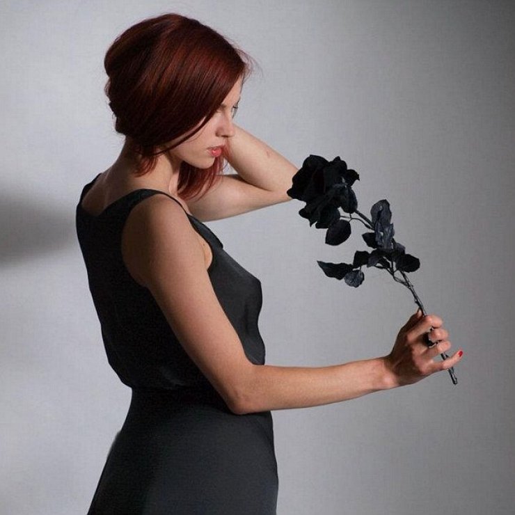  «Βουτιά» θανάτου για μοντέλο όταν έμαθαν οι γονείς της ότι είναι πόρνη πολυτελείας 