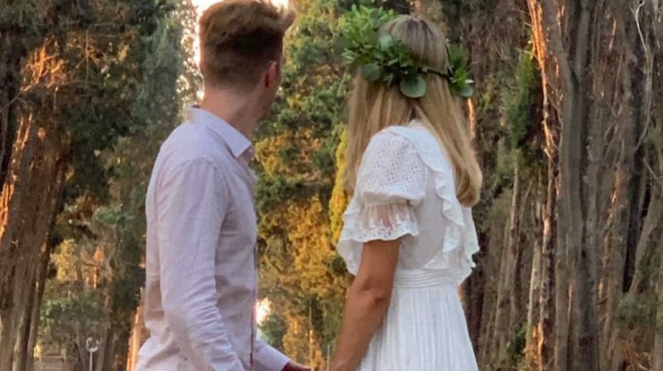 Πρώην εστεμμένη εξομολογείται τα πάντα για την πρόταση γάμου που δέχτηκε από τον σύντροφό της! [βίντεο]