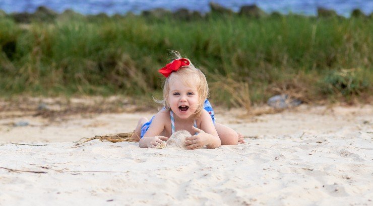 9 πράγματα που πρέπει να προσέξουν οι γονείς όταν τα παιδιά τους παίζουν στην άμμο!