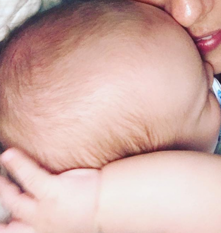 Επώνυμη Ελληνίδα μας δείχνει τον τεσσάρων μηνών γιο της!