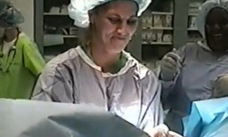 Μωρό μόλις γεννιέται και… 