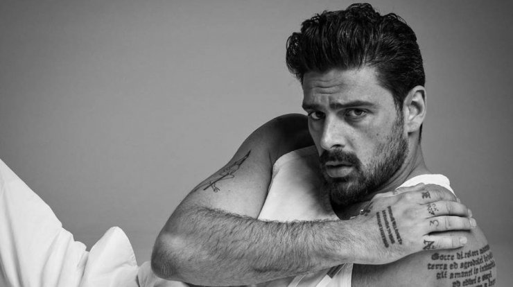 Ο σέξι πρωταγωνιστής του “365 Days” βρέθηκε στην Ελλάδα και μίλησε στα ελληνικά στους fans του [βίντεο]