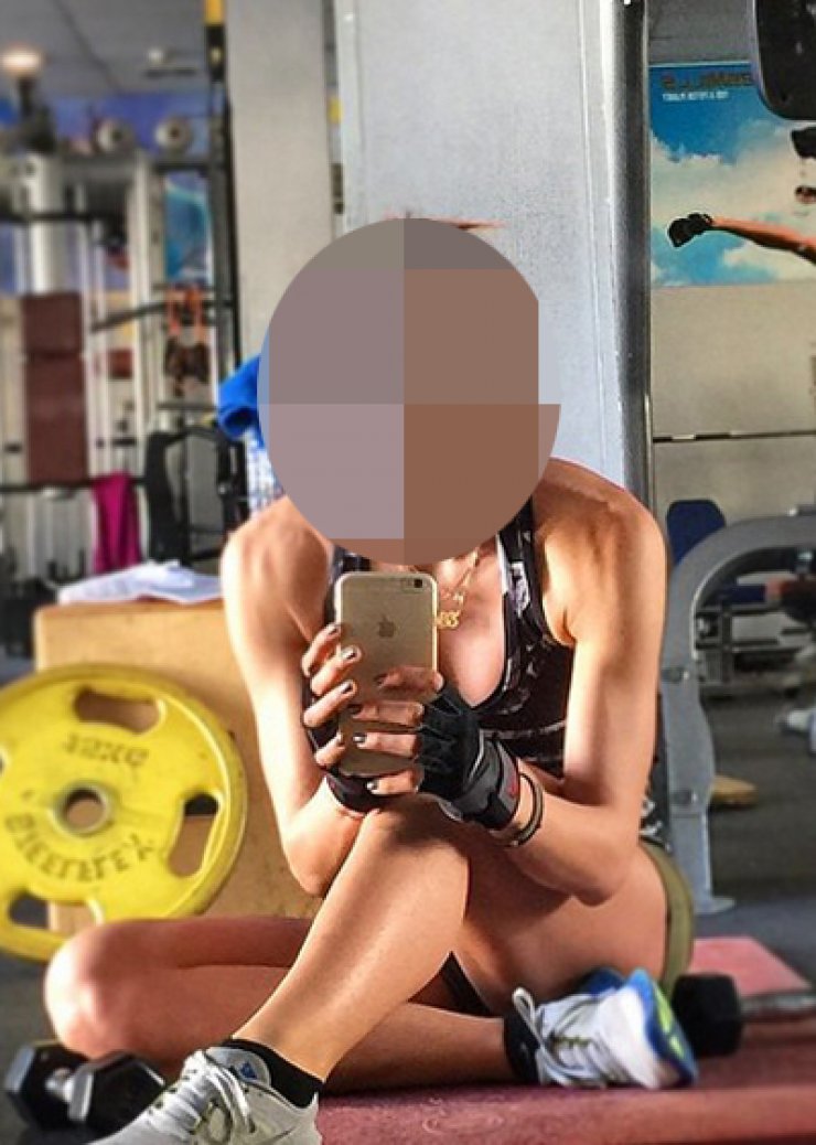 Γοητευτική Κύπρια λιώνει στο γυμναστήριο