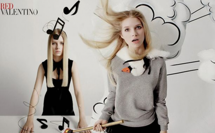 H Lottie Moss πρωταγωνιστεί στην καμπάνια του Red Valentino