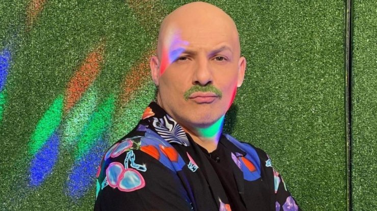 Ο Νίκος Μουτσινάς μας ξεναγεί στο studio του "Καλό Μεσημεράκι" [βίντεο]