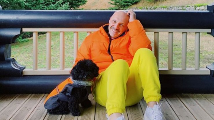 Νίκος Μουτσινάς: Μας έβαλε στο χώρο του σπιτιού του που περνάει τις περισσότερες ώρες!