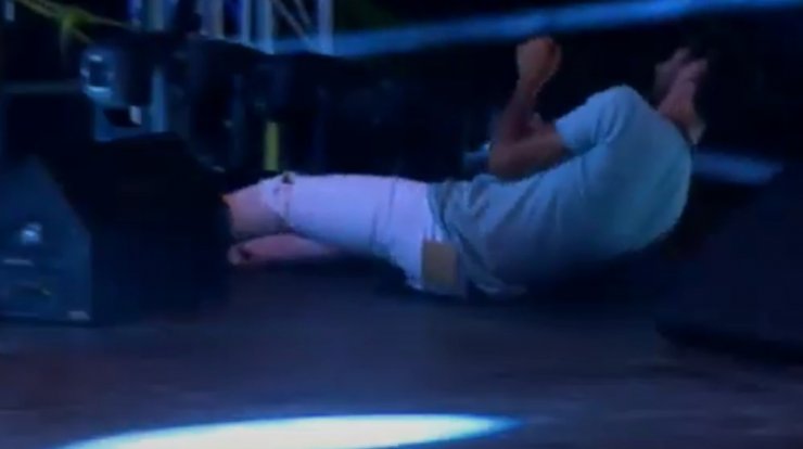 Η επική τούμπα του Νίκου Μπάρτζη στη σκηνή του “Survivor”! [βίντεο]