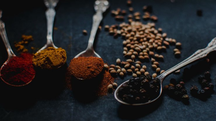 Πέντε μπαχαρικά που βοηθούν στην απώλεια βάρους