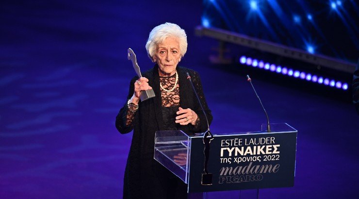 Η Δέσποινα Μπεμπεδέλη προκάλεσε ρίγη συγκίνησης ανεβαίνοντας στη σκηνή των MFAwards [βίντεο]