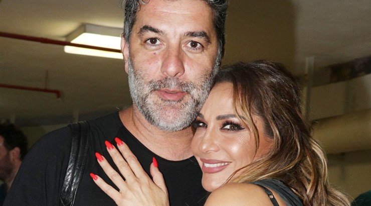 Ο Βασίλης Μπισμπίκης πιο αποθεωτικός από ποτέ σε εμφάνιση της Δέσποινας Βανδή [βίντεο]