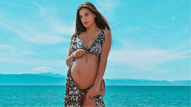 Χριστίνα Μπόμπα: Οι υποβρύχιες λήψεις της λίγο πριν γεννήσει που εντυπωσιάζουν [εικόνες]