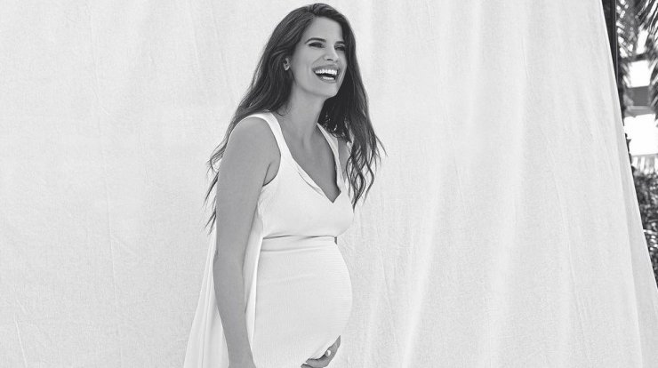 Χριστίνα Μπόμπα: Η πρώτη εικόνα αγκαλιά με τις δίδυμες κόρες της!