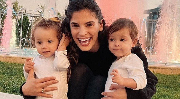 Χριστίνα Μπόμπα: Βόλτα με τα Τανιμανιδάκια της ντυμένα ασορτί [εικόνες]