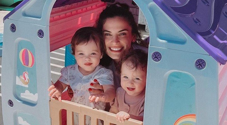 Τανιμανίδης – Μπόμπα: Παιχνίδια με τις κόρες τους στη Μύκονο! [εικόνες & βίντεο]