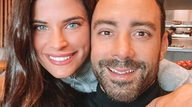 Τανιμανίδης – Μπόμπα: Η βόλτα τους στο κέντρο της Αθήνας λίγες μέρες μετά την αποκάλυψη του φύλου των μωρών τους!