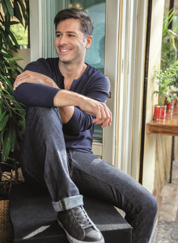 Αλέξανδρος Μπoυρδούμης: Η δυσαρέσκειά του on camera και η χειρονομία που ενόχλησε!