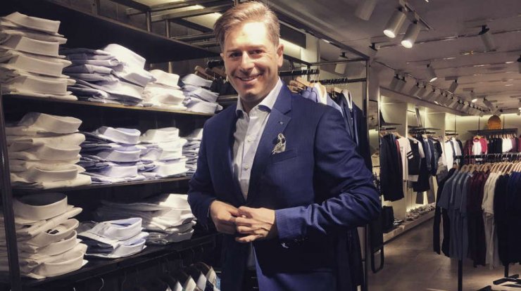 Ο Αλέξανδρος Μπουρδούμης ντύνεται γαμπρός και μόλις είδαμε την αναγγελία του γάμου του! 