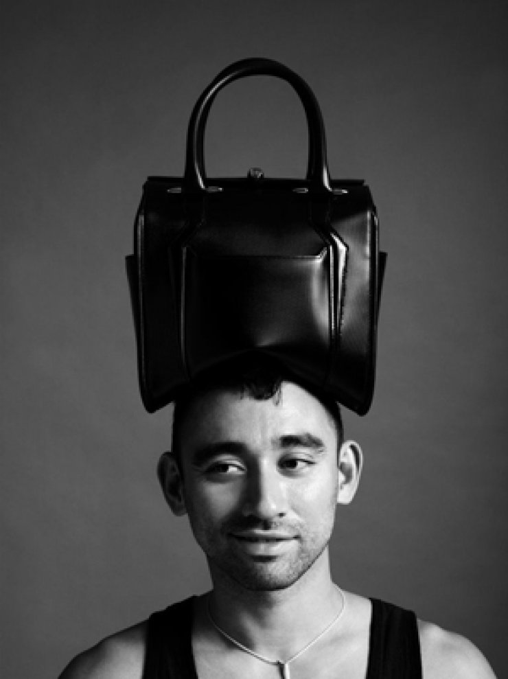 Η πρώτη συλλογή από τσάντες του οίκου Mugler!