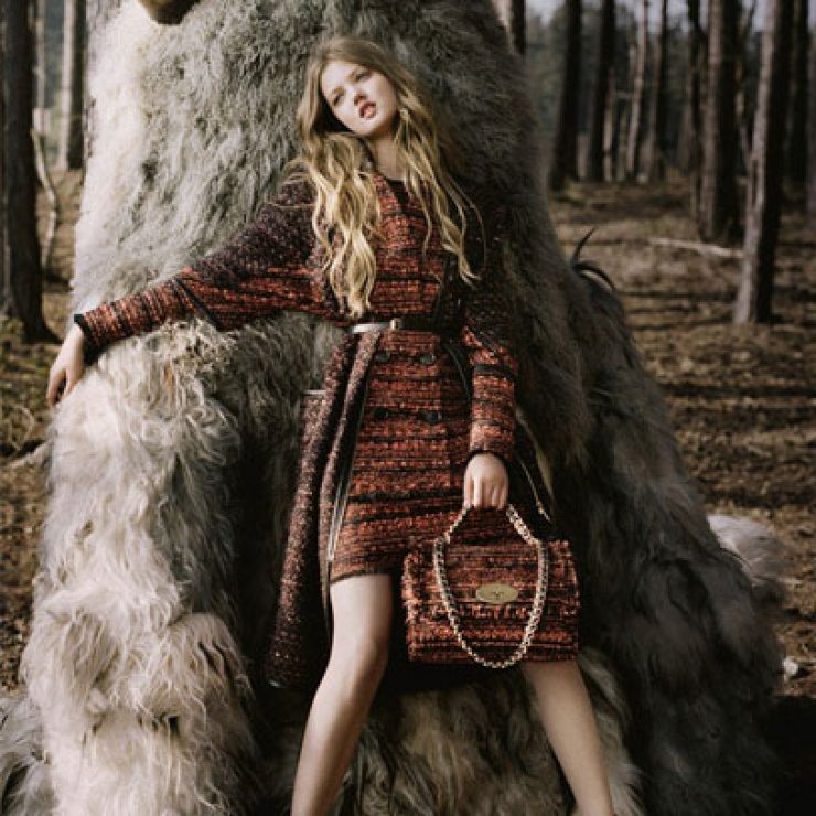 Ποιες πλέκουν τα πουλόβερ του οίκου Mulberry; Δες το βίντεο!