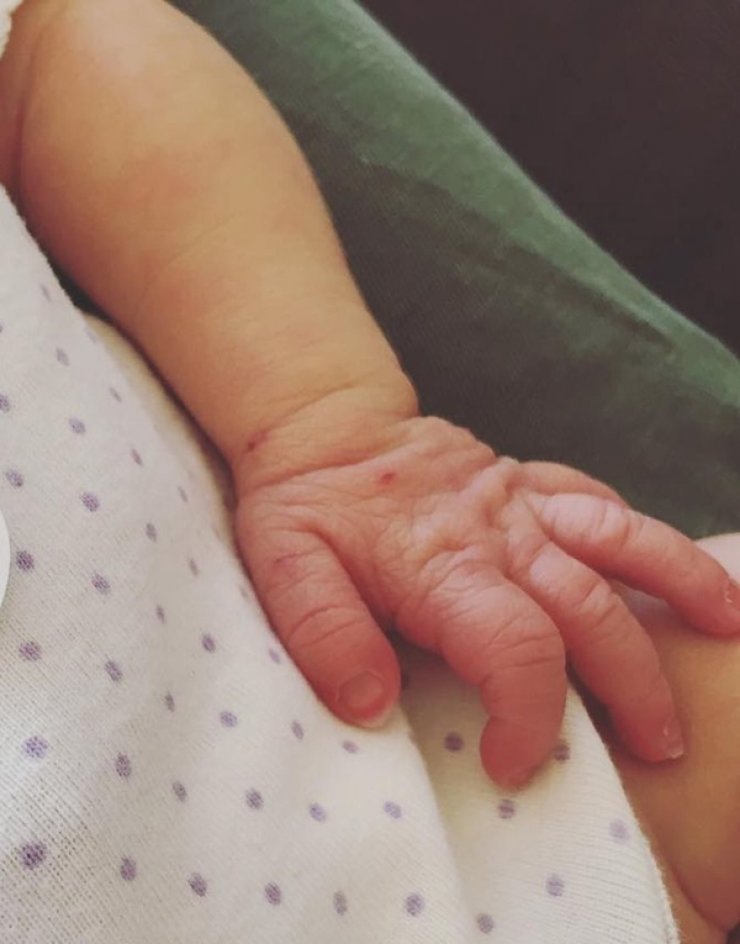 Baby Boom! Ανακοίνωσε ότι έγινε μανούλα με μια τρυφερή φωτογραφία