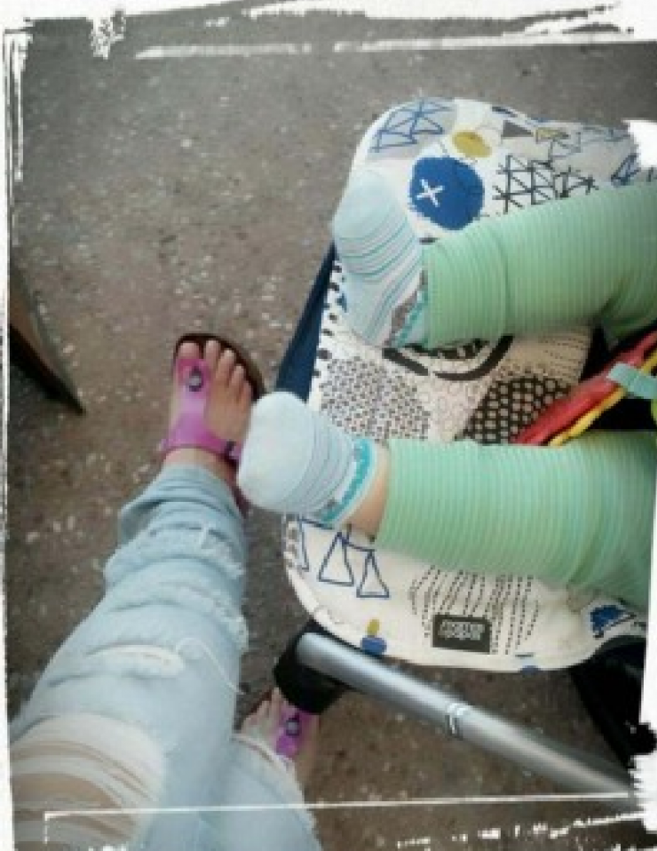 Επώνυμη Ελληνίδα μανούλα σε παιχνίδια με το γιο της