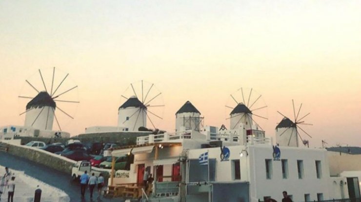 Νιόπαντρο ζευγάρι του νησιού μας στη Μύκονο για ταξίδι του μέλιτος! [εικόνες & βίντεο]