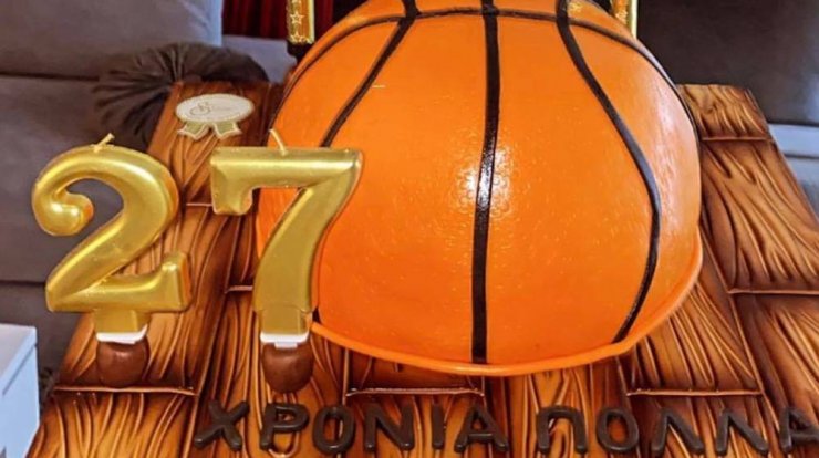 Επώνυμη Κύπρια γιόρτασε τα γενέθλια του συζύγου της με την πιο εντυπωσιακή τούρτα! [εικόνες]