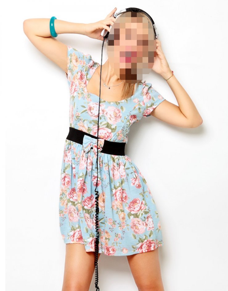 Η ξανθιά Ελληνίδα παρουσιάστρια είναι έγκυος και ετοιμάζεται για γάμο!