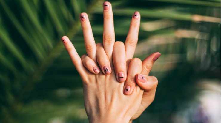 Δέκα πράγματα για να κάνεις τα νύχια σου πιο σκληρά