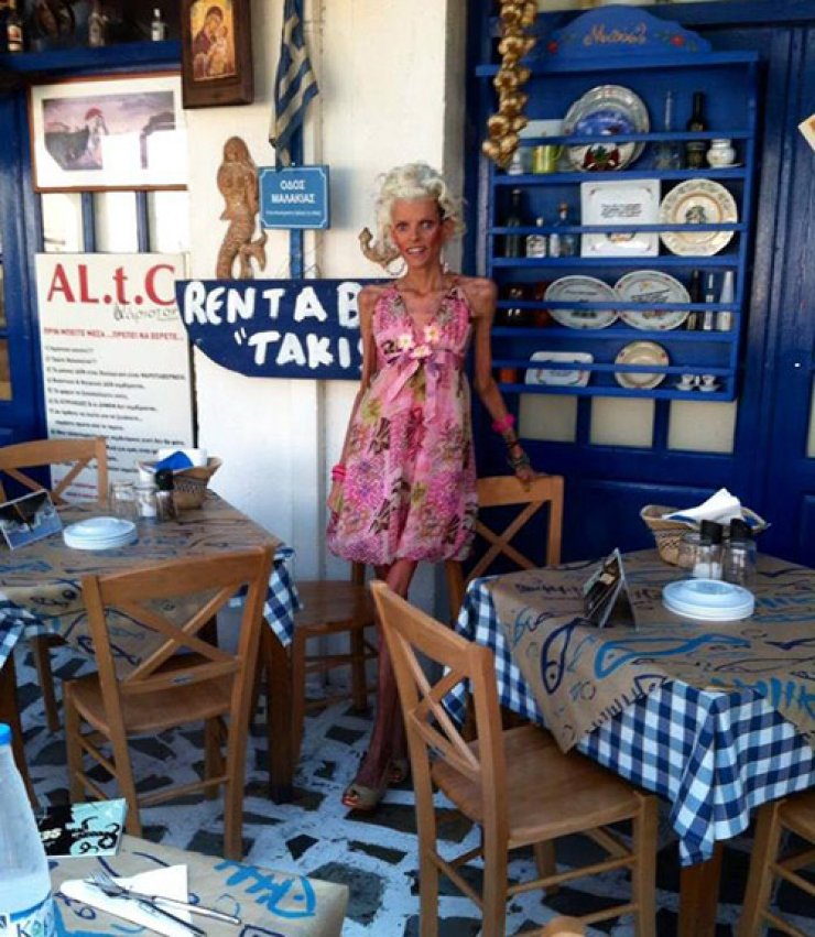 Εικόνες - σοκ: Η Νανά Καραγιάννη συνεχίζει να προκαλεί στο Facebook!