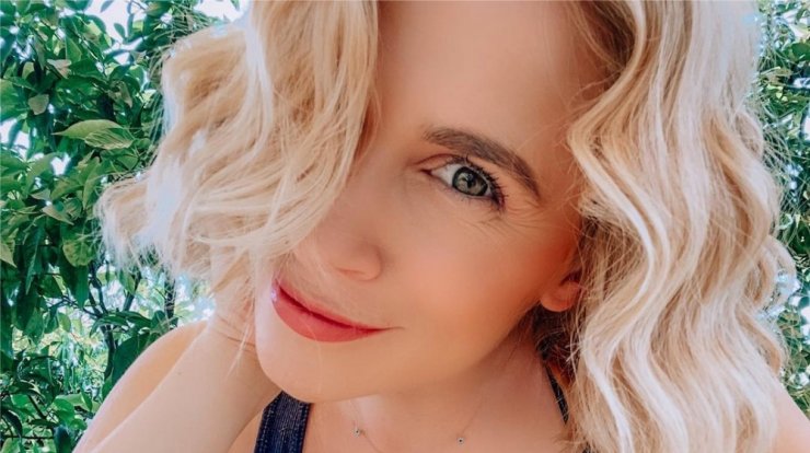 Νάντια Μπουλέ: Δηλώνει εξουθενωμένη από τον θηλασμό της κόρης της [βίντεο]