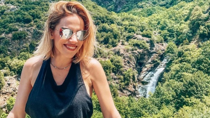 Νάντια Μπουλέ: Φόρεσε τα mini της και πόζαρε στον έβδομο μήνα της εγκυμοσύνης της [εικόνες]