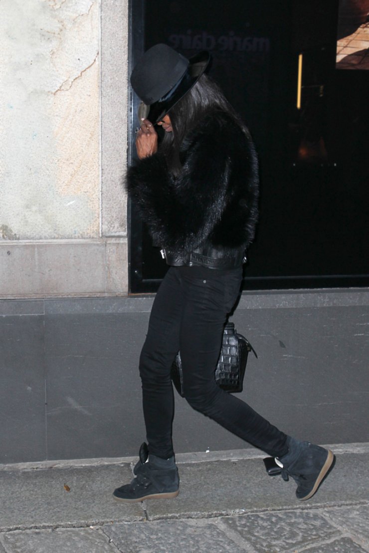 Γιατί κρύβεται η Naomi Campbell; [φωτογραφίες]