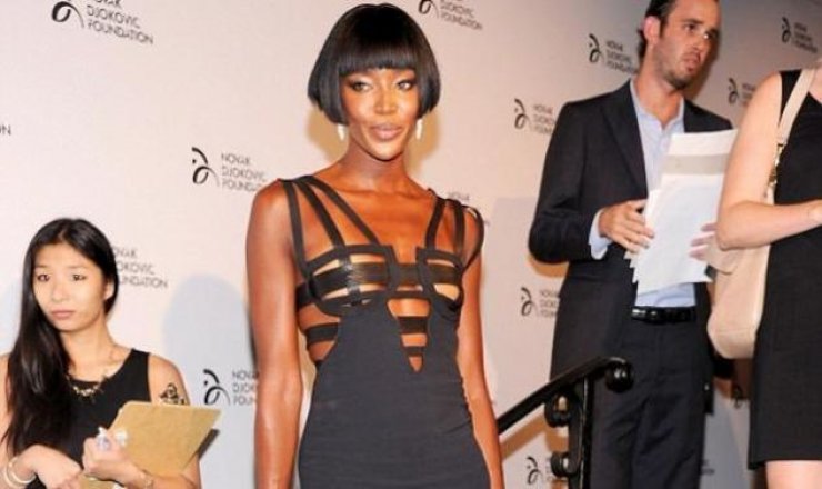 Naomi Campbell: Έβαλε στα 43 της το φόρεμα που είχε φορέσει στα 22!