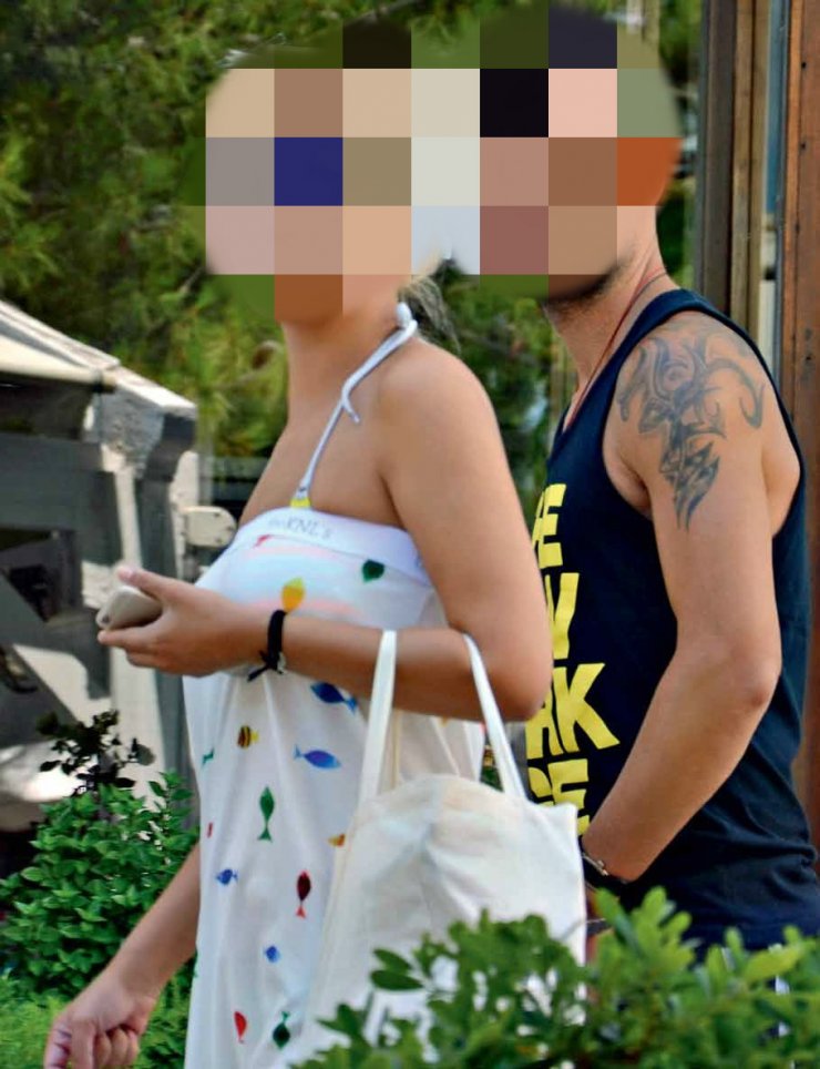 Το φρέσκο ζευγάρι της ελληνικής showbiz χέρι-χέρι στις Σπέτσες!