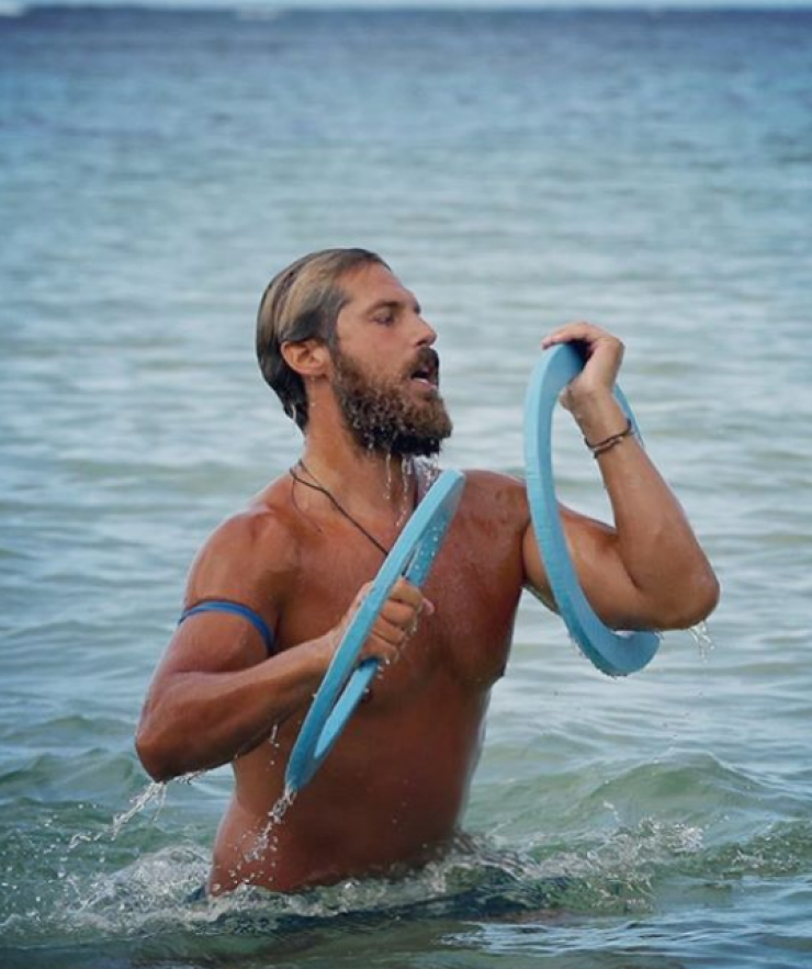 Δεν πιστεύαμε στα αυτιά μας! Ο Νάσος Παπαργυρόπουλος αποκάλυψε πως έφαγαν αποφάγια σκύλων με σκουλήκια στο “Survivor 2”