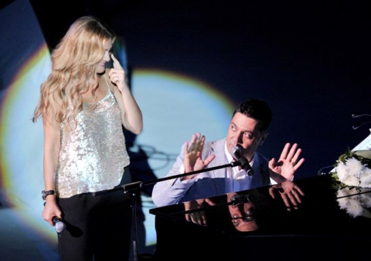 Δείτε απόσπασμα από τη συναυλία «Απέναντι» με το Γιώργο Θεοφάνους και Νατάσα Θεοδωρίδου