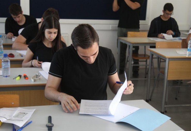 Πρεμιέρα των Παγκυπρίων, αρχή με τα Νέα Ελληνικά