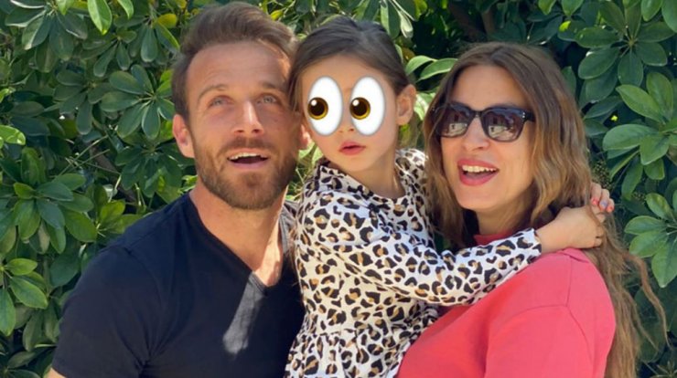 Νεκτάριος Αλεξάνδρου: Tα υπέροχα στιγμιότυπα από τα παιχνίδια μαζί με την Αριάδνη στην πισίνα [εικόνες]