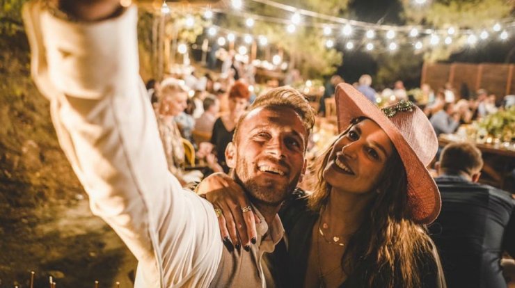 Νεκτάριος Αλεξάνδρου: Σε ρόλο paparazzi για χάρη της Κωνσταντίνας Ευριπίδου [εικόνα & βίντεο]