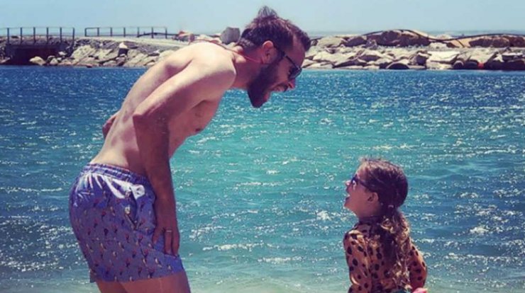 Νεκτάριος Αλεξάνδρου: Τα παιχνίδια στην παραλία με τη μικρή Αριάδνη! [εικόνες & βίντεο]