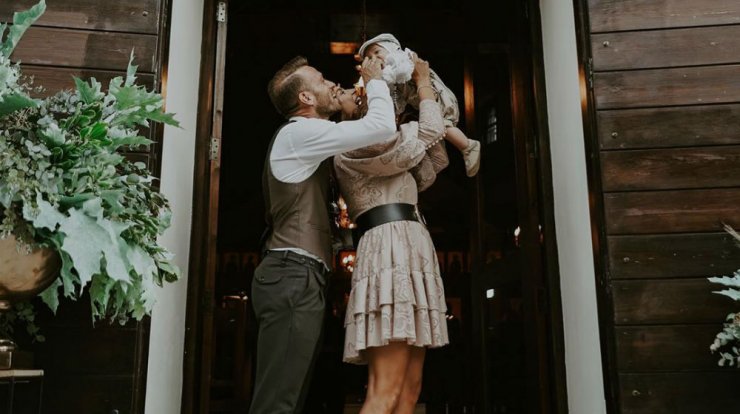 Αλεξάνδρου – Ευριπίδου: Το επίσημο φωτογραφικό άλμπουμ της βάπτισης του γιου τους! [εικόνες]