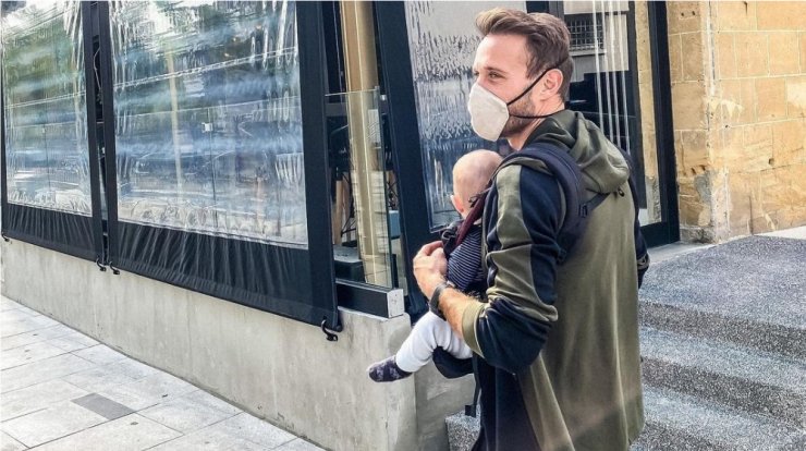 Νεκτάριος Αλεξάνδρου: Φόρεσε το ίδιο καπέλο με τον μικρό Νικόλα και πόζαραν στο φακό