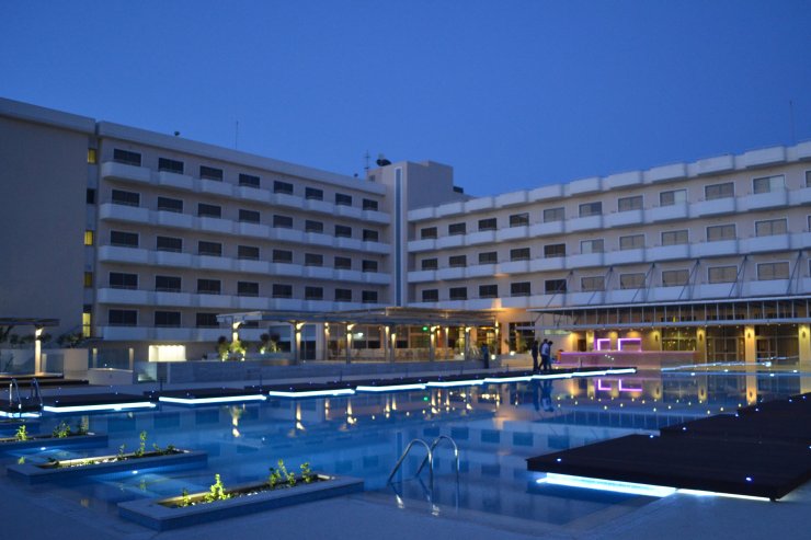 PGS: Φωτίζει το ξενοδοχείο Nestor στην Αγία Νάπα