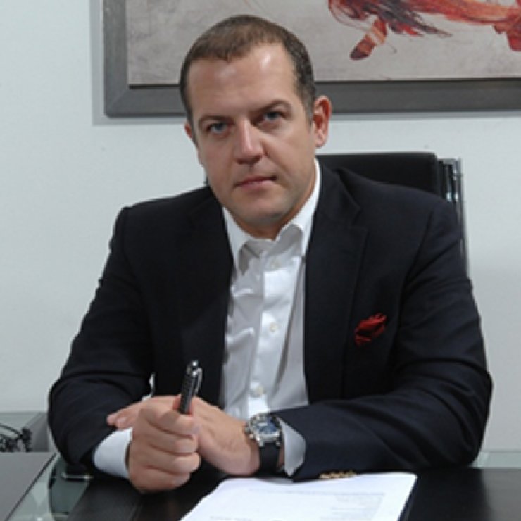 O διακεκριμένος πλαστικός χειρουργός, Δρ. Αθανάσιος Αθανασίου μας μιλάει για το baby botox...