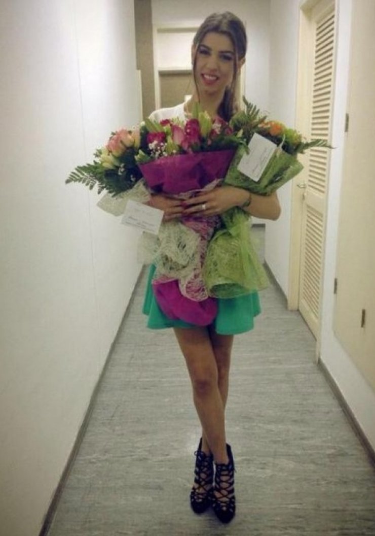 Κλέλια Γιασεμίδου: Γιατί πήρε τρείς ανθοδέσμες σήμερα;