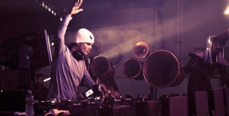 O Super FM παρουσιάζει τον σούπερ - σταρ Avicii