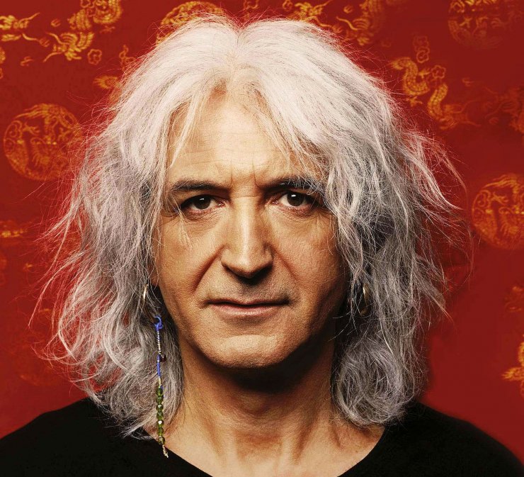 Δύσκολες ώρες για τον Νίκο Καρβέλα